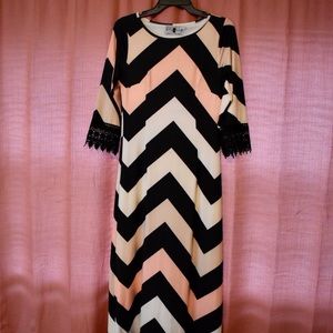 Dainty Jewell’s chevron maxi dress!💖